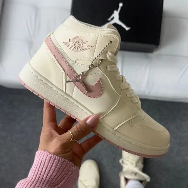 Air Jordan 1 High Cano Alto, ângulo 1 de 3