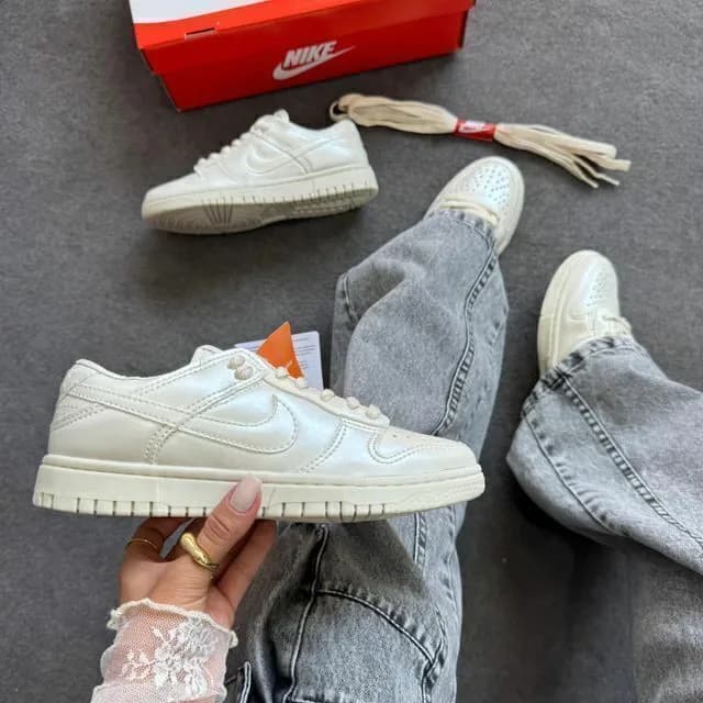 Nike Dunk Low pérola, ângulo 1 de 3