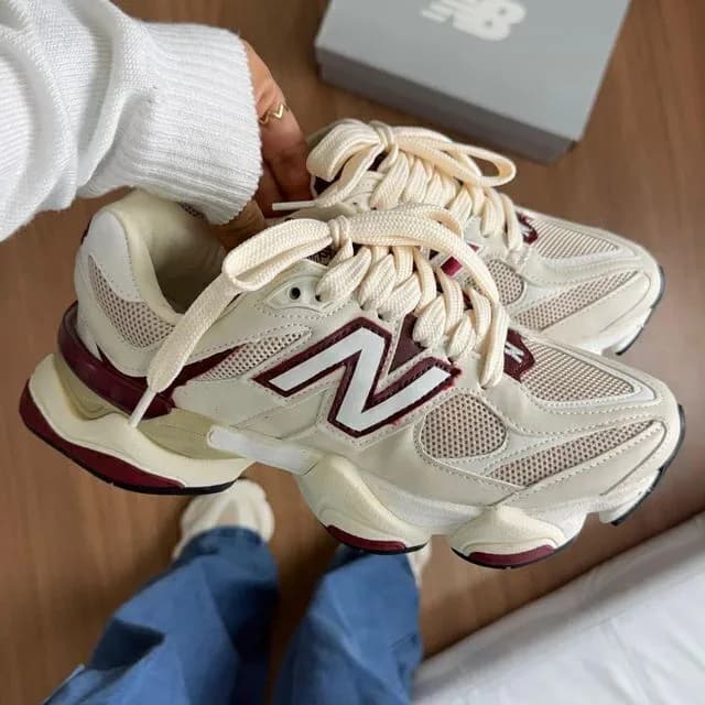 New Balance 9060 bordo, ângulo 1 de 3