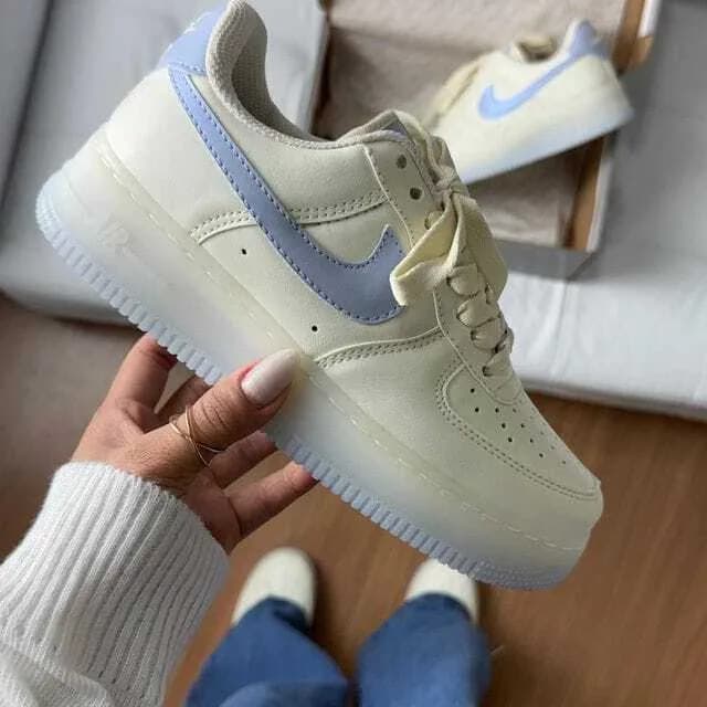 Nike Air Force off-white azul metálico, ângulo 1 de 3