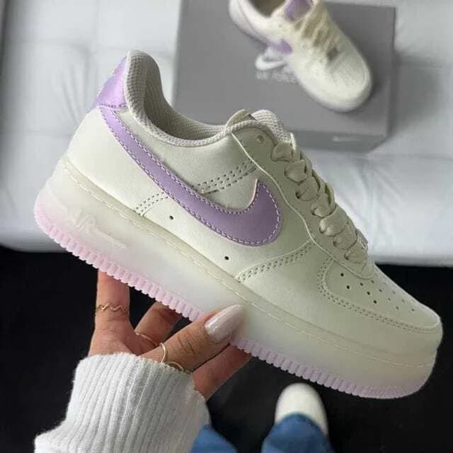 Nike Air Force off-white, ângulo 1 de 3