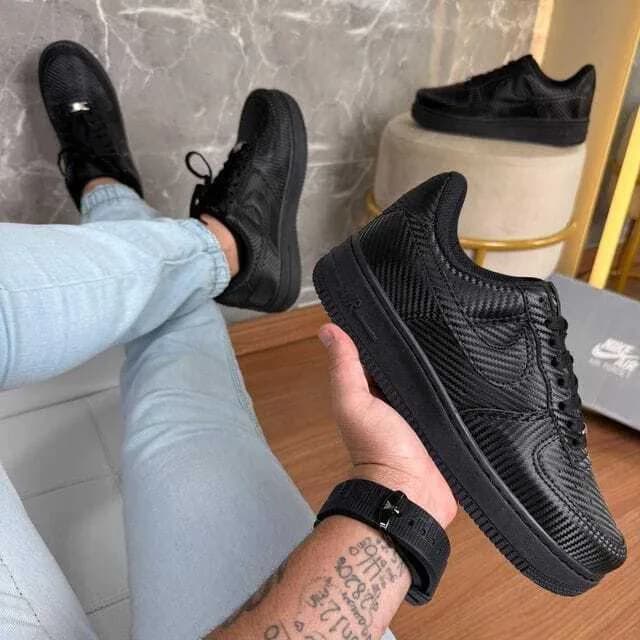 Nike Air Force preto carbono, ângulo 1 de 3