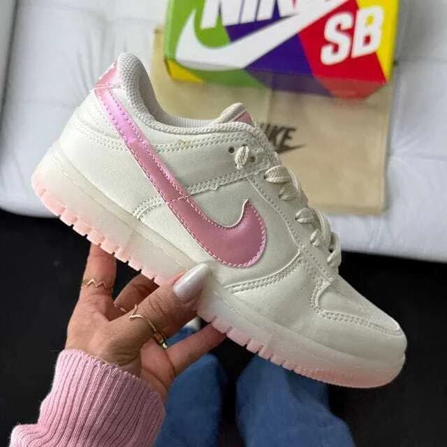 Nike Dunk off rosa metálico, ângulo 1 de 3