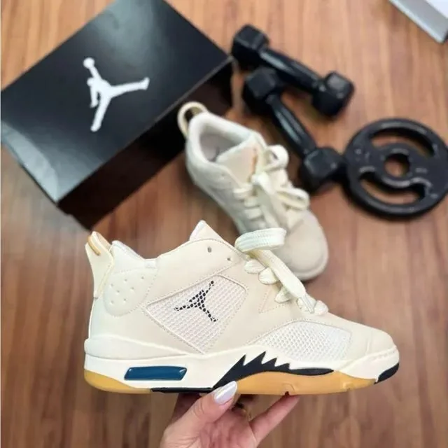 Air Jordan 6 marfim, ângulo 1 de 3