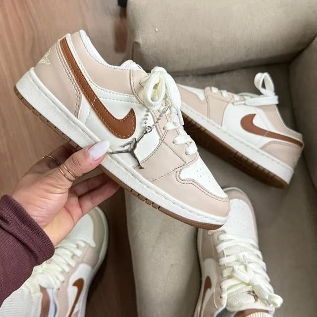Air Jordan marfim rose, ângulo 1 de 3