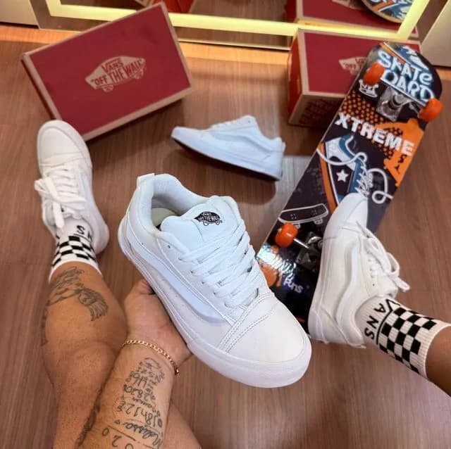 Vans KNU branco, ângulo 1 de 3