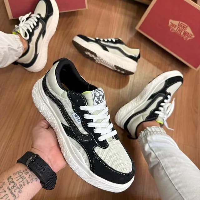 Vans Ultrarange Neo Vr3 couro branco e preto camurça
